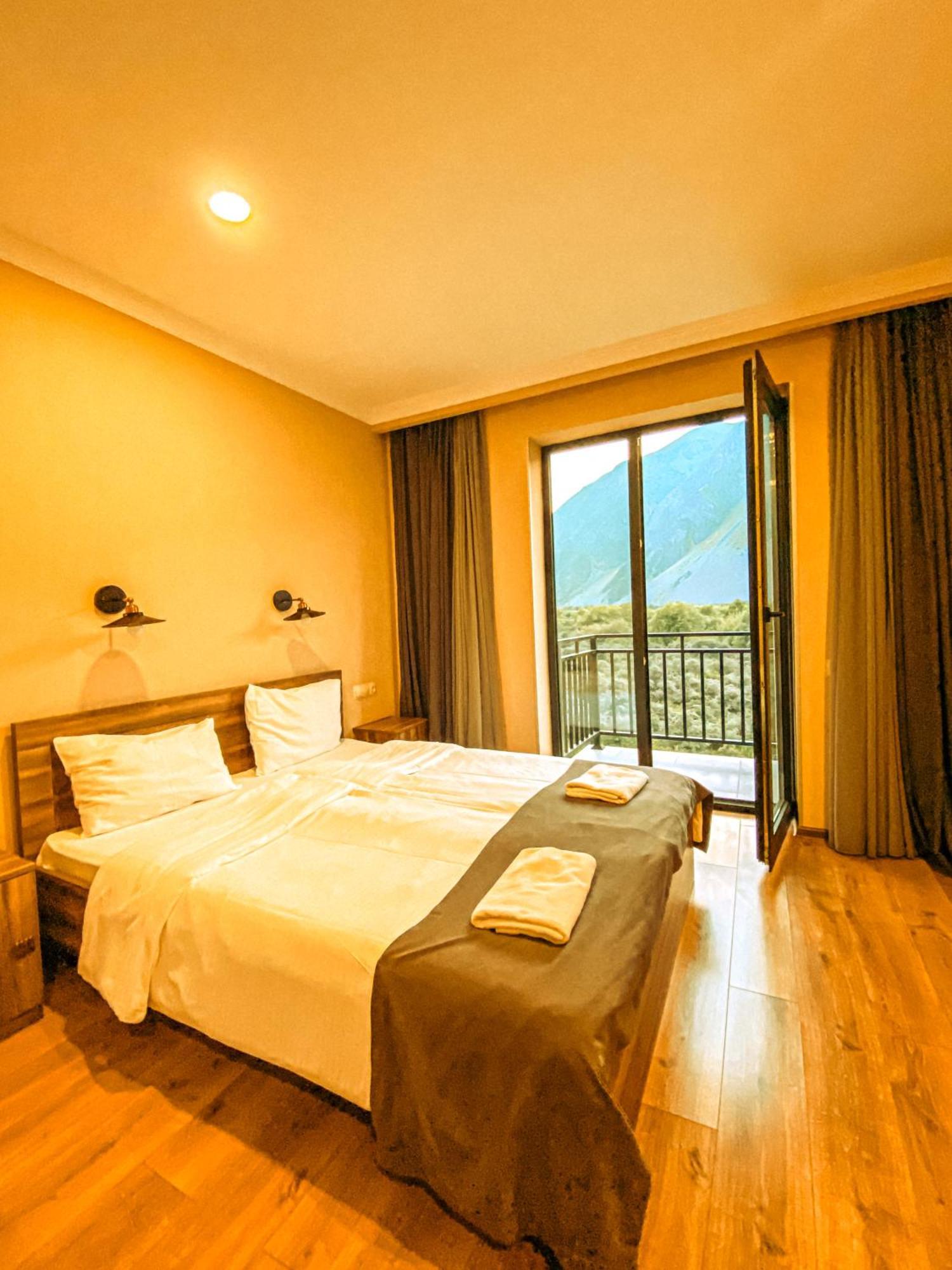 Hotel Gold Kazbegi Bagian luar foto