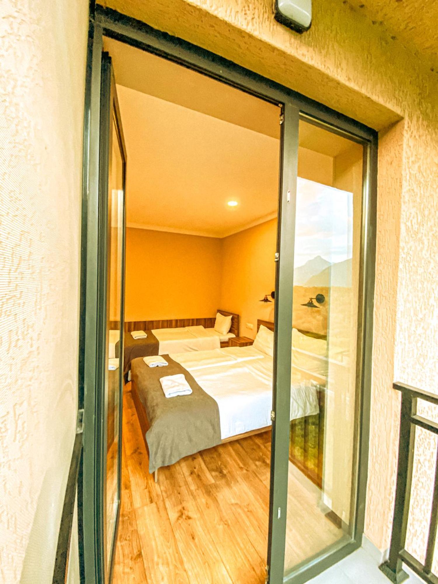 Hotel Gold Kazbegi Bagian luar foto