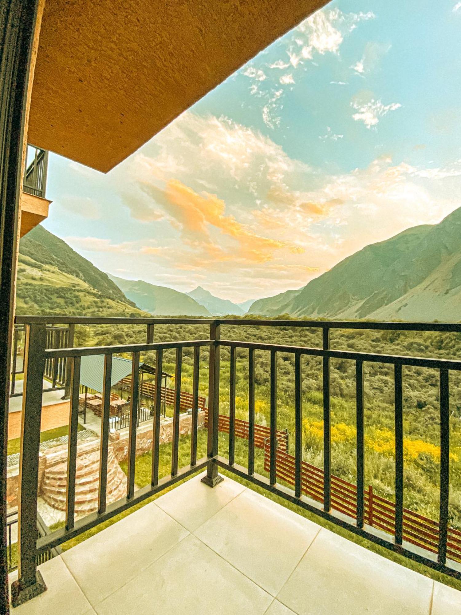 Hotel Gold Kazbegi Bagian luar foto