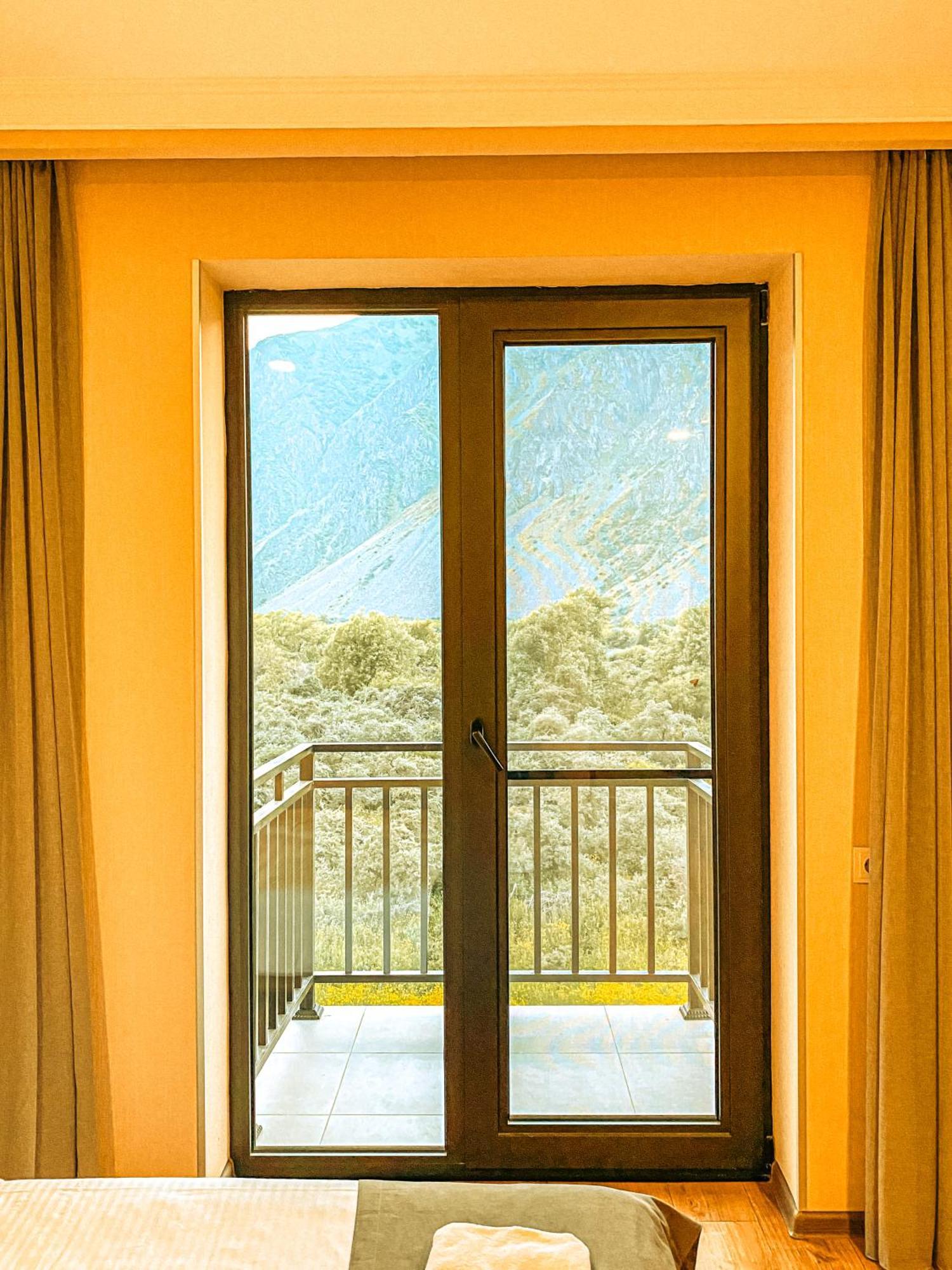 Hotel Gold Kazbegi Bagian luar foto