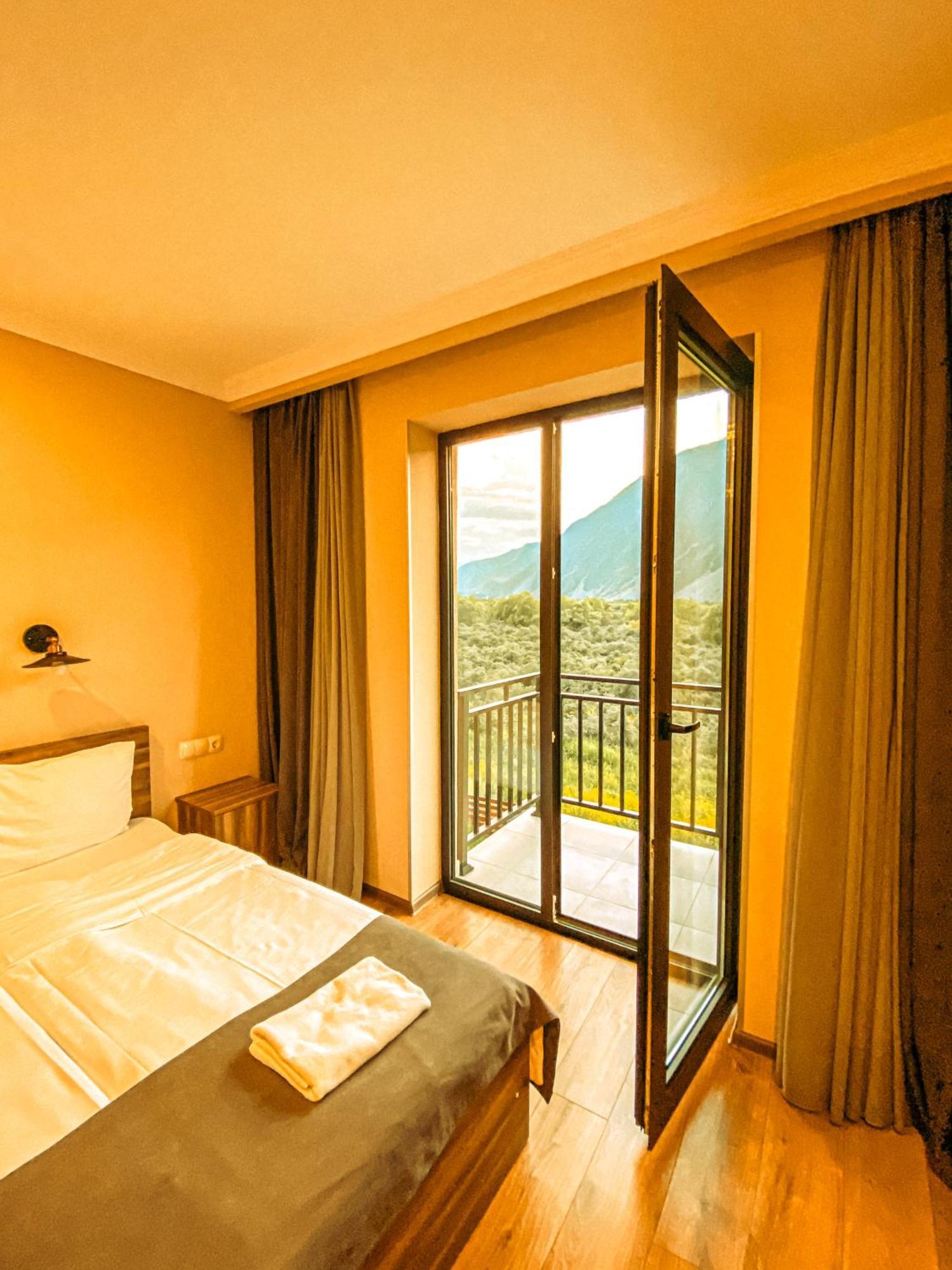Hotel Gold Kazbegi Bagian luar foto