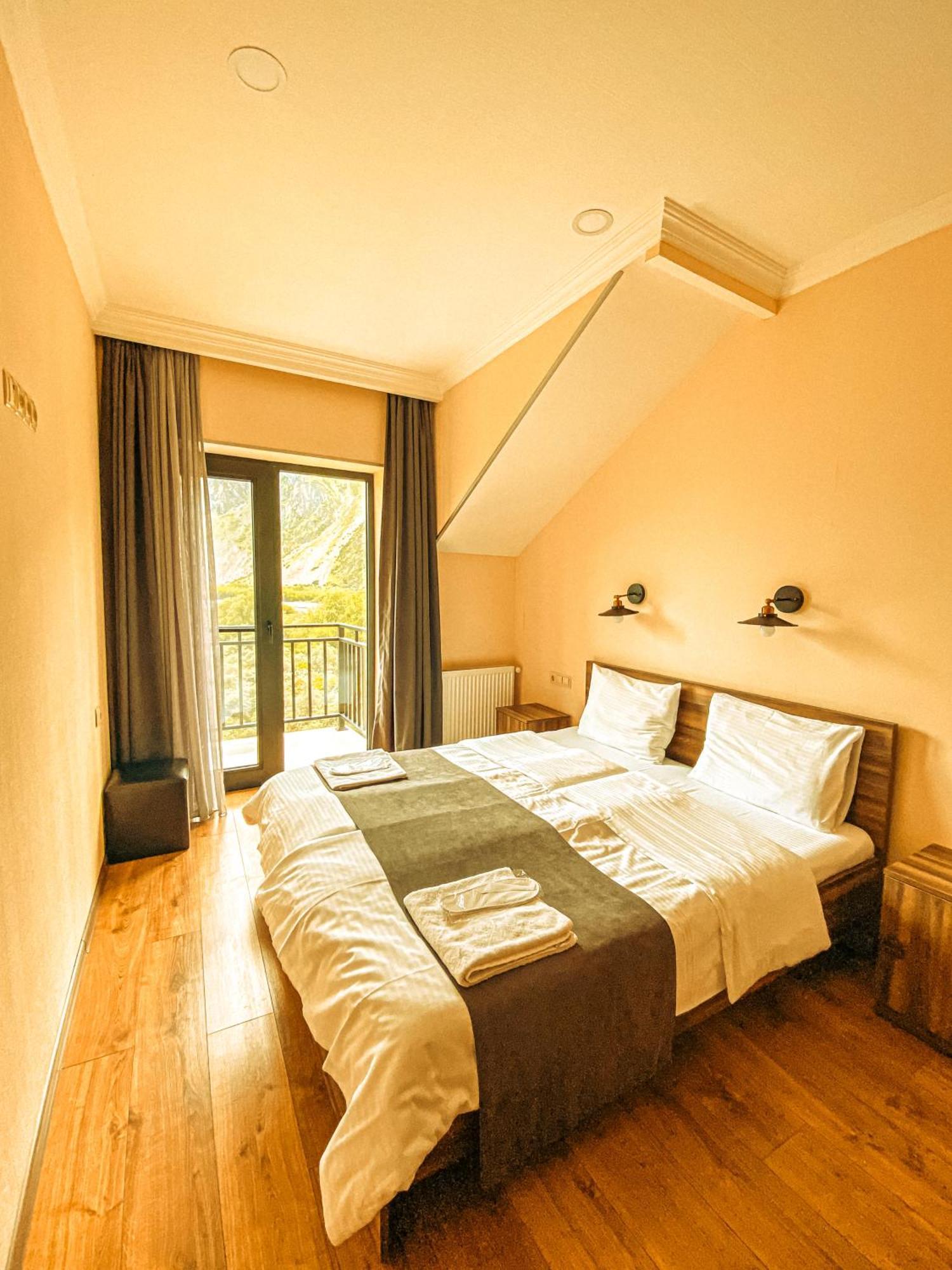 Hotel Gold Kazbegi Bagian luar foto